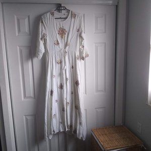 Vintage embroidered dress / nightgown & robe set